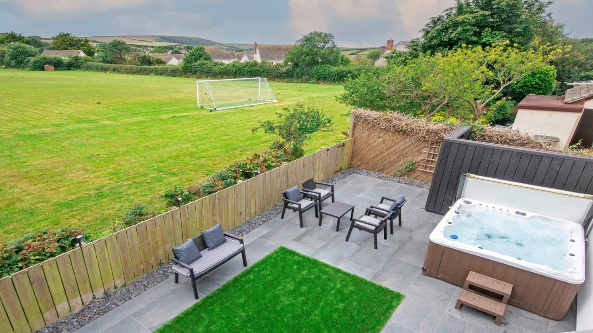 Bag-End House: Spacious Retreat with Balcony Views and Recreation Options Croyde Exterior photo