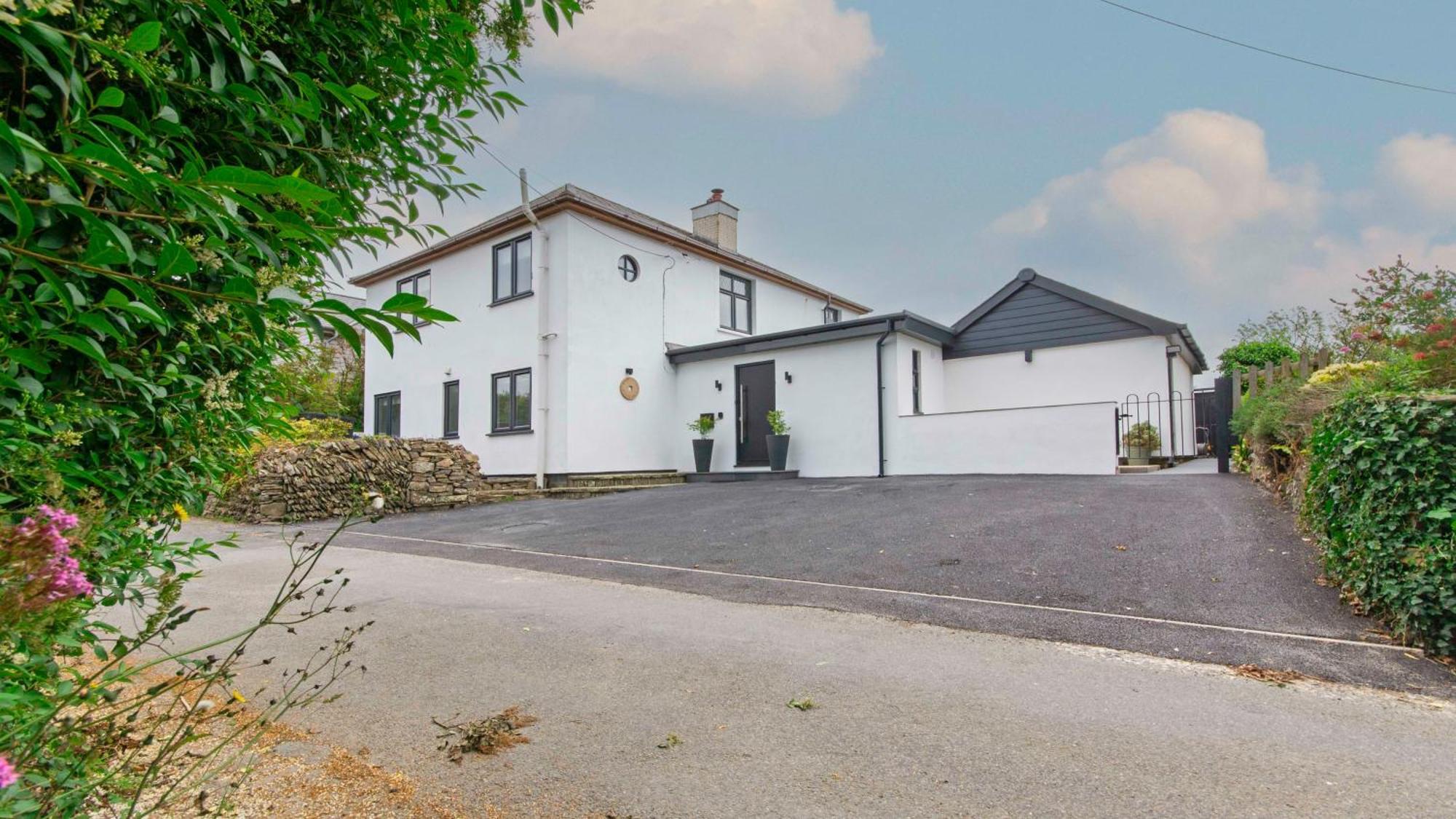 Bag-End House: Spacious Retreat with Balcony Views and Recreation Options Croyde Exterior photo